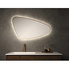 INK SP23 spiegel met organische vorm in stalen kader rechter versie voorzien van dimbare LED-verlichting, verwarming en colour-changing 60 x 100 x 4 cm, mat goud