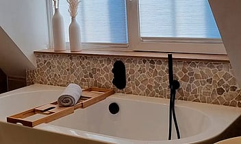 Hoe richt je jouw badkamer met schuin dak in