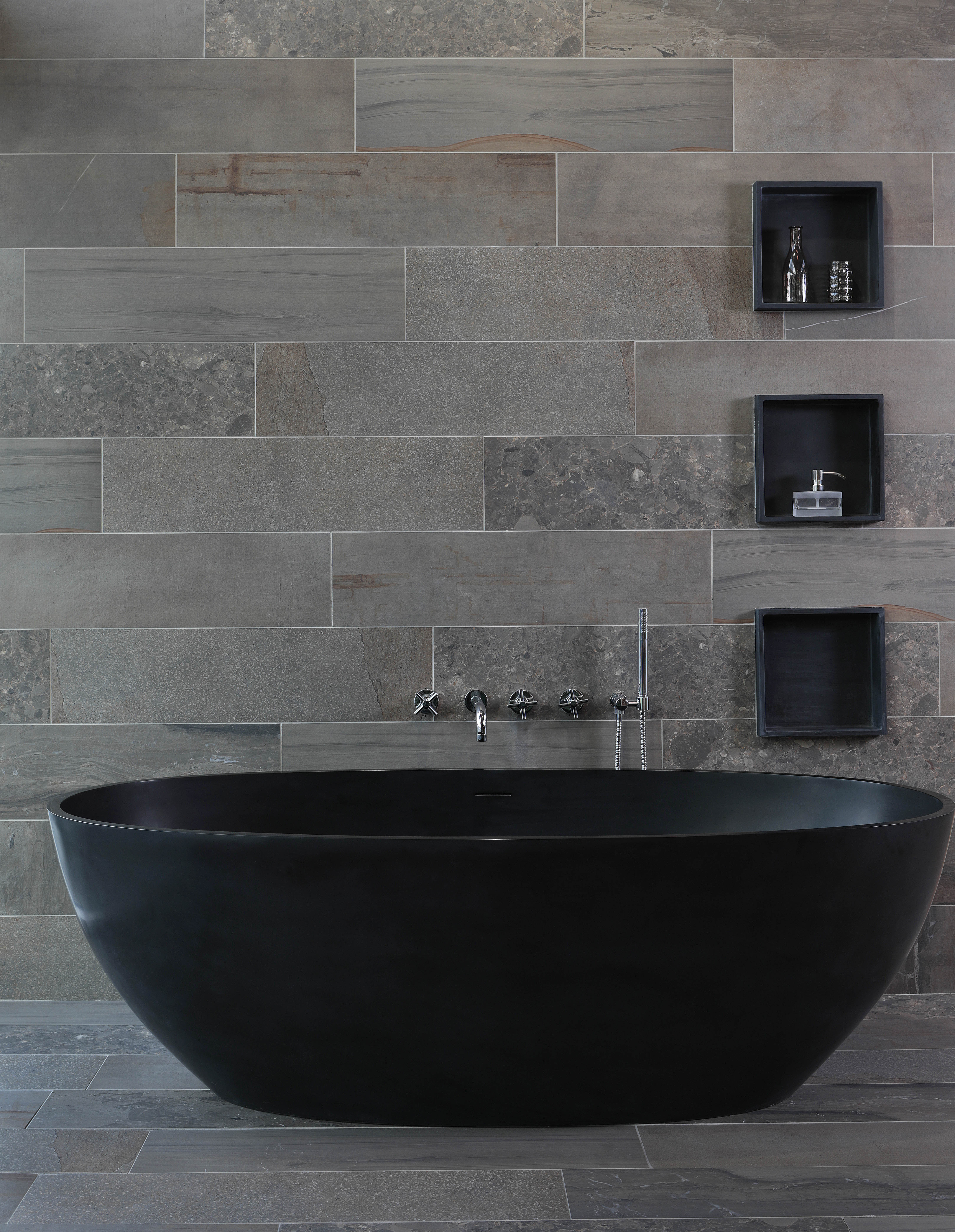 Luca Sanitair Luva vrijstaand bad van solid surface inclusief afvoerset chroom 180 x 80 x 60 cm mat antraciet